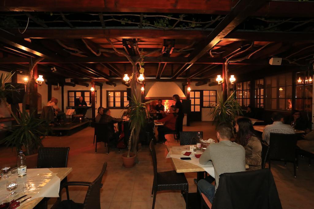 Tiffán's Pincészet és Panzió Villány Exterior foto